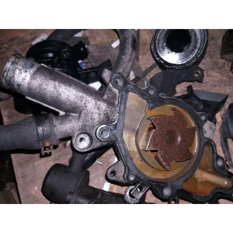 Помпа антифризу мерседес 2.2 cdi om611 2.7cdi 3.2 cdi w203 w210 w211 w220