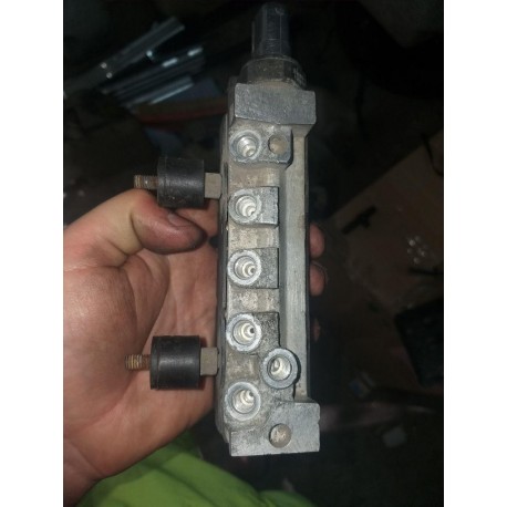 Блок клапанів пневмопідвіски Мерседес w220 s500 s320 s430 s400cdi а2203200258