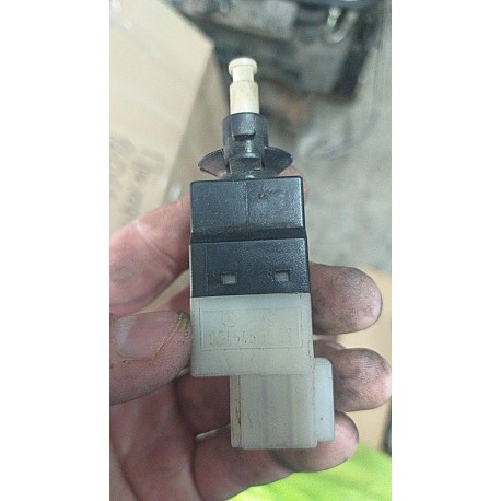 Датчик включення стоп сигналу Мерседес w203 c220 c180 c270 0015453809