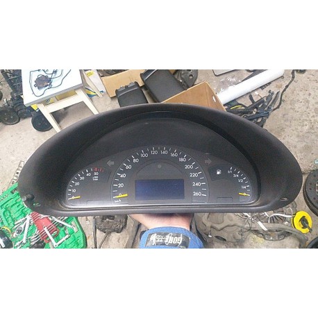 Панель приладів мерседес w203 c220 c270 a2035401311
